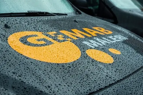 Gemab måleri logga på regnig motorhuv
